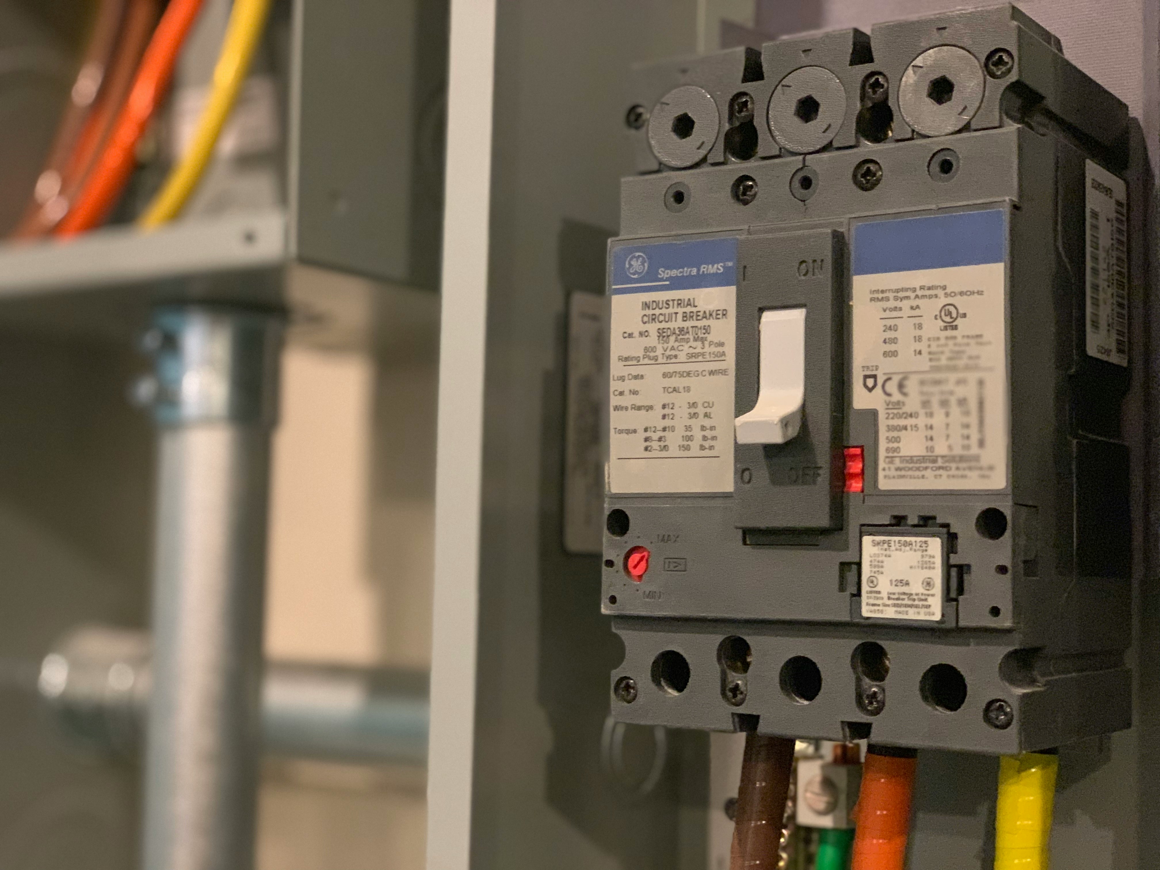 Elektroinstallation — Zählerschrank und Leitungsverlegung